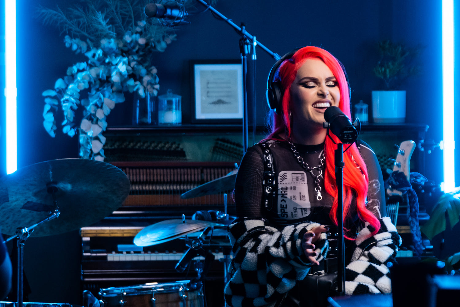 betterincolor. ft. SupImBianca - Maniac